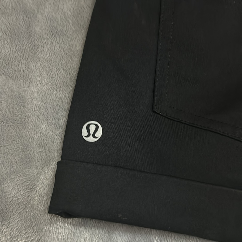 Black lululemon cuffed shorts size 4 - inseam 2.5 inches - Picture 3 of 4